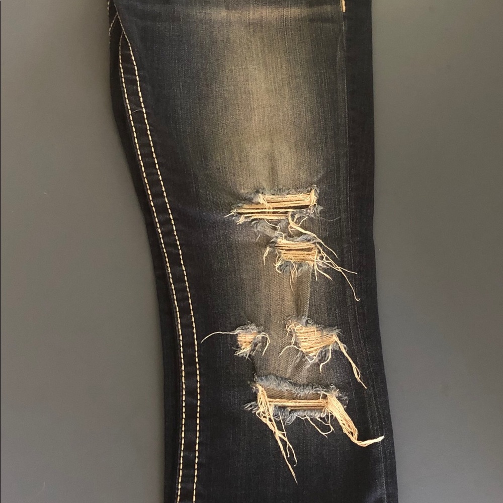 Capri’s - Picture 2 of 4